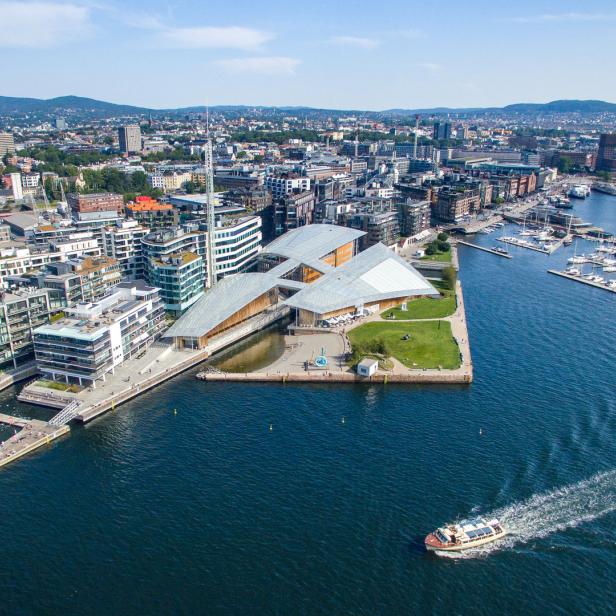 Fjord City in Oslo, Schiff, Hafen, moderne Architektur