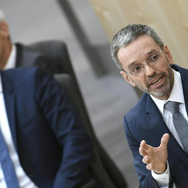 Herbert Kickl und Sebastian Kurz (im Hintergrund)