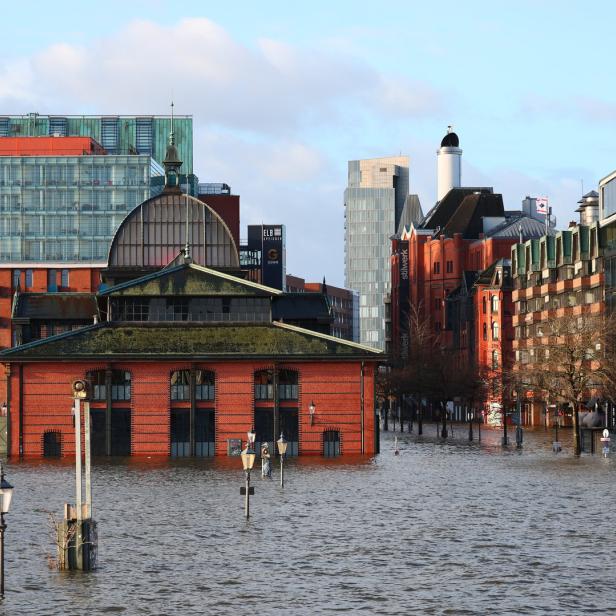 Der Fischmarkt in Hamburg wurde bei einer Sturmflut überflutet