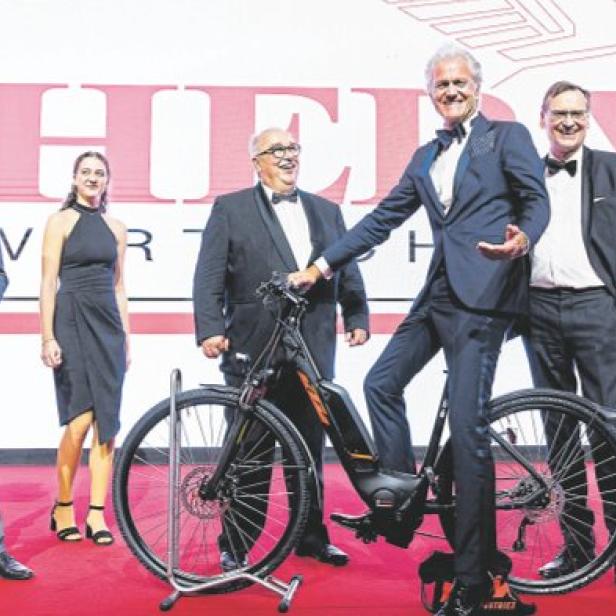 Das E-Bike, das Michael Miskarik, Hauptbevollmächtigter der HDI Lebensversicherung AG, Direktion für Österreich, bei der „HERMES.Wirtschafts.Gala“ gewonnen hat, wird einem wohltätigen Zweck zugute kommen.