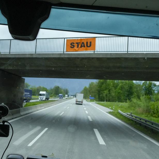 Blick auf eine Autobahnbrücke