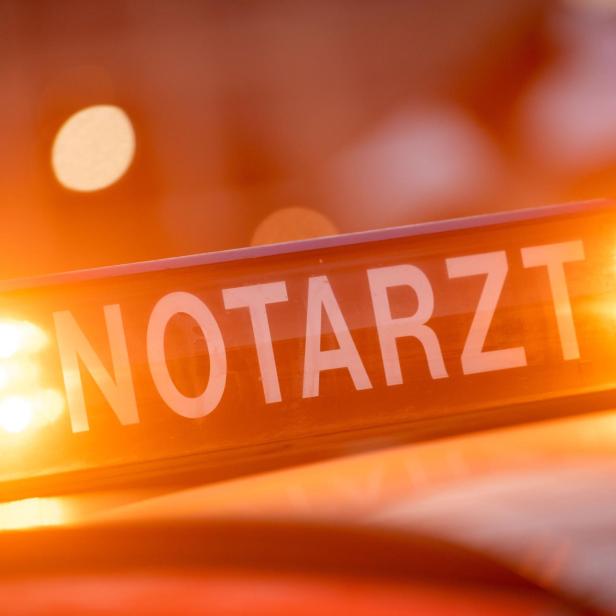 Zug gegen Auto im Bezirk Braunau: Pkw-Lenkerin getötet