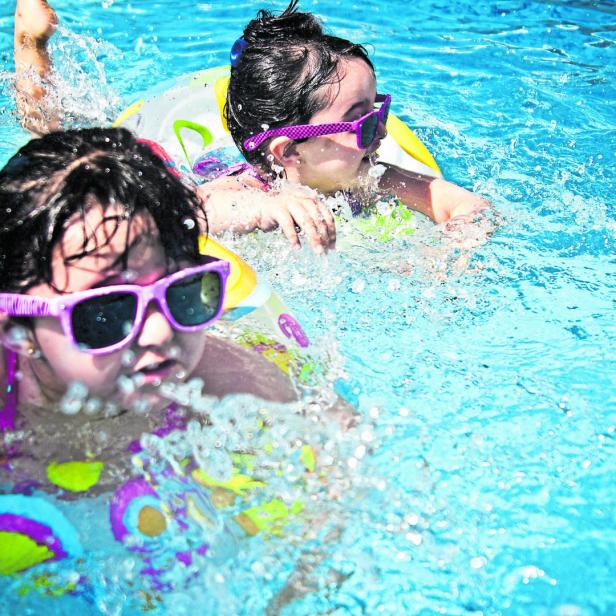 Niemals oben ohne: Sonnenschutz für Kinderaugen ist Pflicht