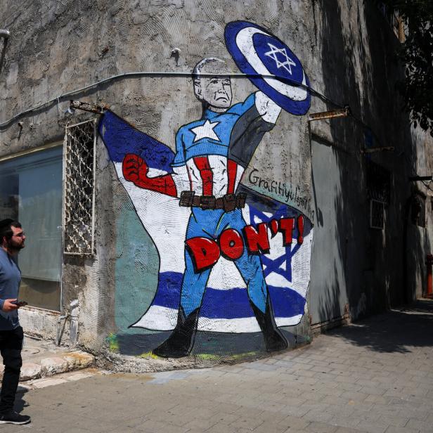Ein Graffiti in Tel Aviv von US-Präsident Biden als Schutzmacht Israels. Das "Don't" richtete sich ursprünglich an den Iran, nun könnte man es auch als Warnung an Israel verstehen.