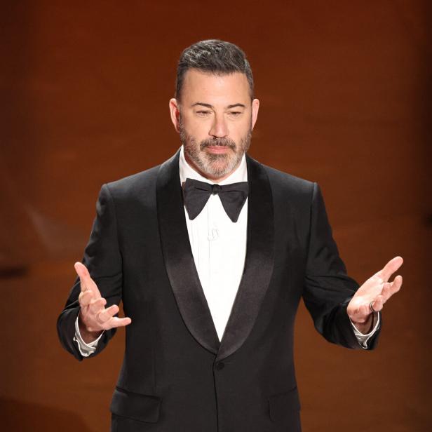 Jimmy Kimmel in einem schwarzen Smoking mit Fliege.