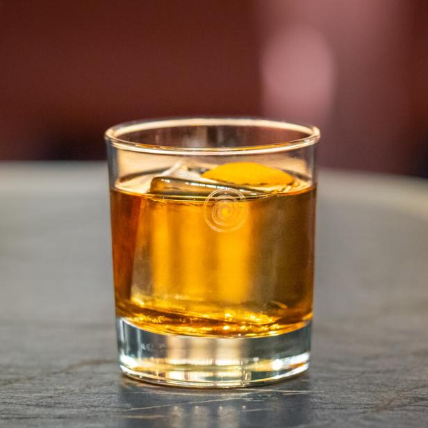 Whisky-Cocktail „Anticuchado“.