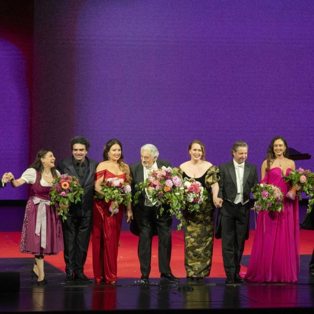Hommage an und mit Plácido Domingo (in der Mitte): Das Publikum spendete immer wieder jubelnd stehende Ovationen