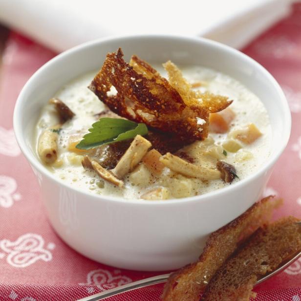 Lungauer Eachtlingsuppe (Kartoffelsuppe; Salzburg).