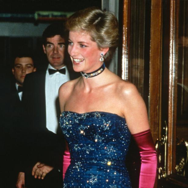 Prinzessin Diana in der Robe von Murray Arbeid.