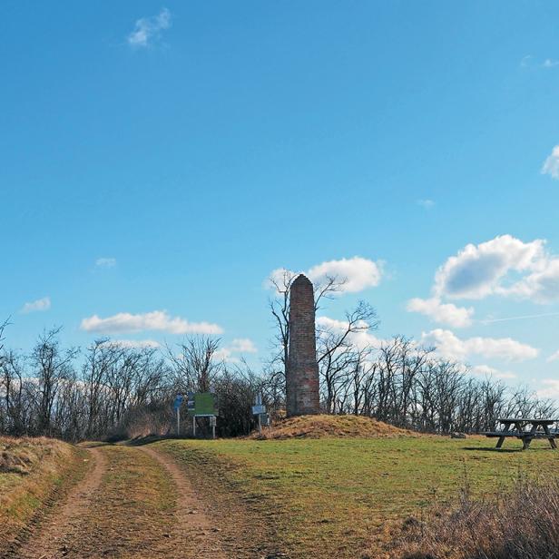 Säule des ehemaligen Galgens von Oberstinkenbrunn