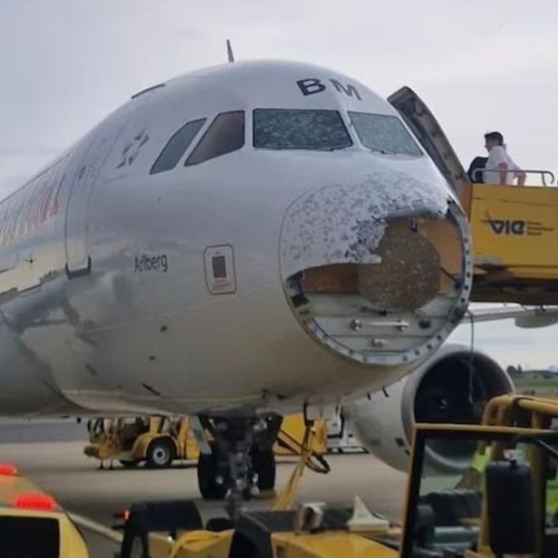 AUA-Hagelflug: Passagier-Anwalt schickt Gerichtsakt an Gewessler