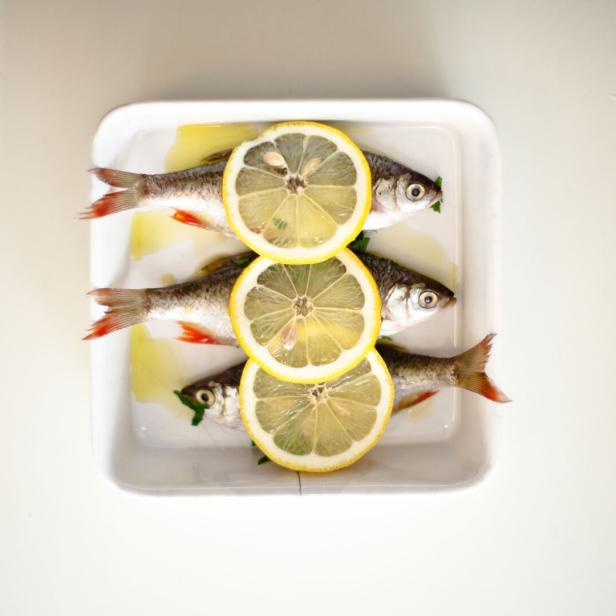 Fischrezept von Dirk Stermann: Gegrillte Rotfedern.