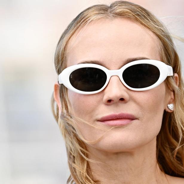 Diane Kruger mit weißer Sonnenbrille in Cannes.