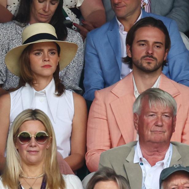 Emma Watson und weitere Zuschauer bei einer Sportveranstaltung.