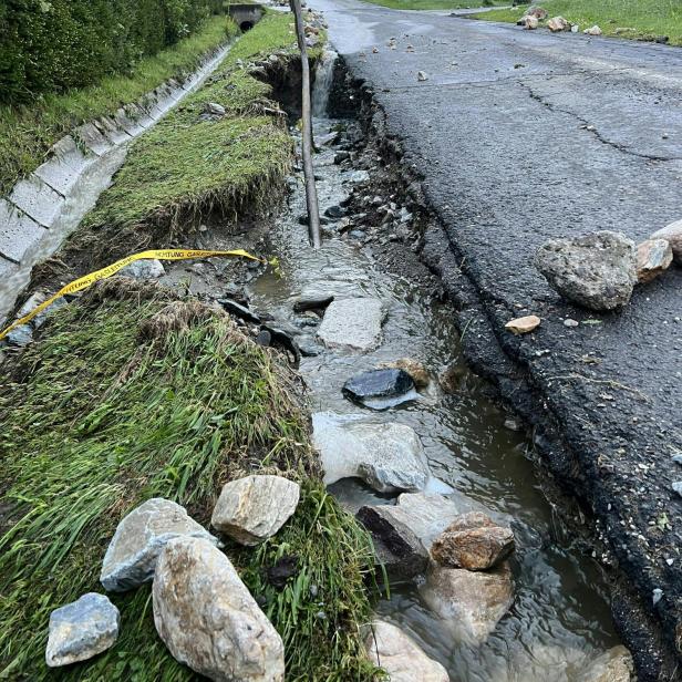 Die Drainage beim Nachbarn flutet mein Grundstück, kann ich die Reparatur erzwingen?