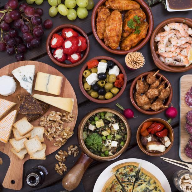 Ein Tisch mit spanischen Tapas.
