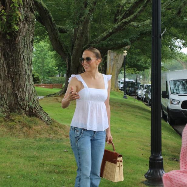 Jennifer Lopez mit ihrer Luxustasche von Hermès.