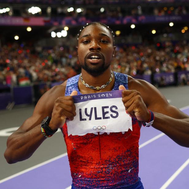 Noah Lyles trug beim Lauf das OMEGA-Modell Speedmaster Dark Side of the Moon Apollo 8.