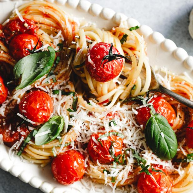 Pasta mit Kirschtomaten und Parmesan.