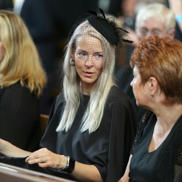 VERABSCHIEDUNG VON BAUMEISTER RICHARD LUGNER - ÖFFENTLICHE AUFBAHRUNG UND GEDENKSTUNDE IM STEPHANSDOM: LUGNER