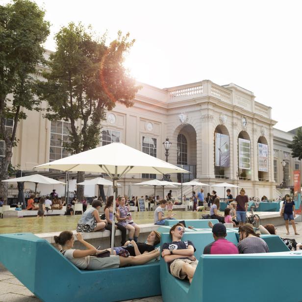 Längst Kult: Die Enzis im Museumsquartier in Wien.