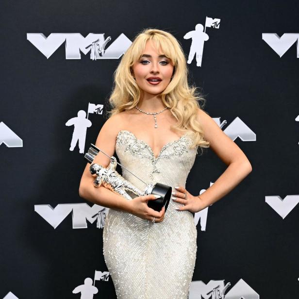 Sabrina Carpenter bei den VMAs 2024: Ihr Kleid ist eine Hommage an Madonna bei den Oscars 1991.