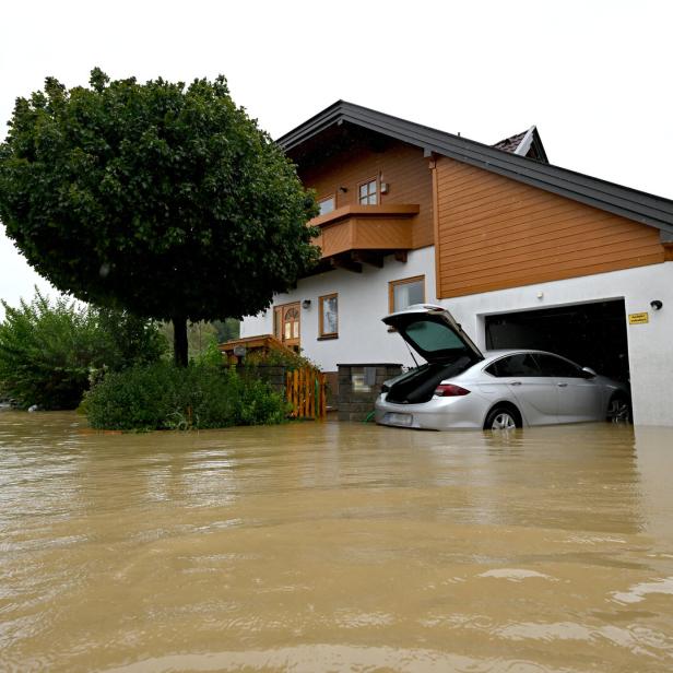 Hochwasser bei Haus