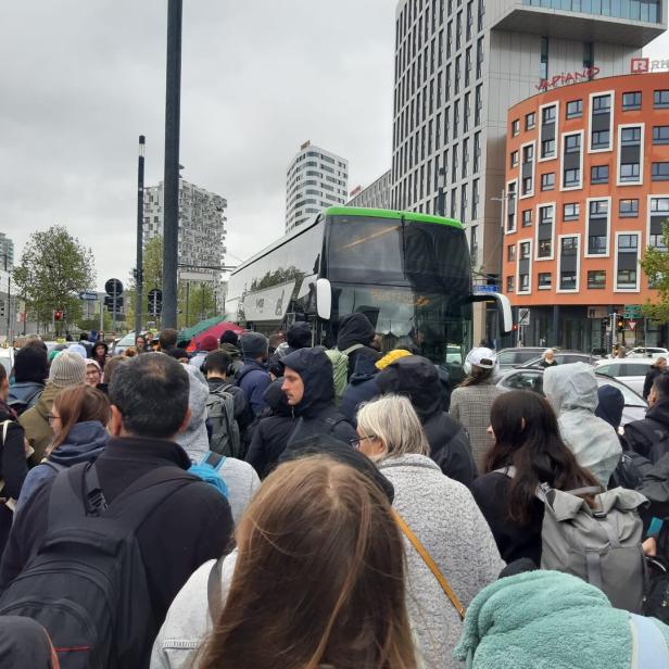 Raus aus der Stadt: Turbulente Szenen am Wiener Hauptbahnhof