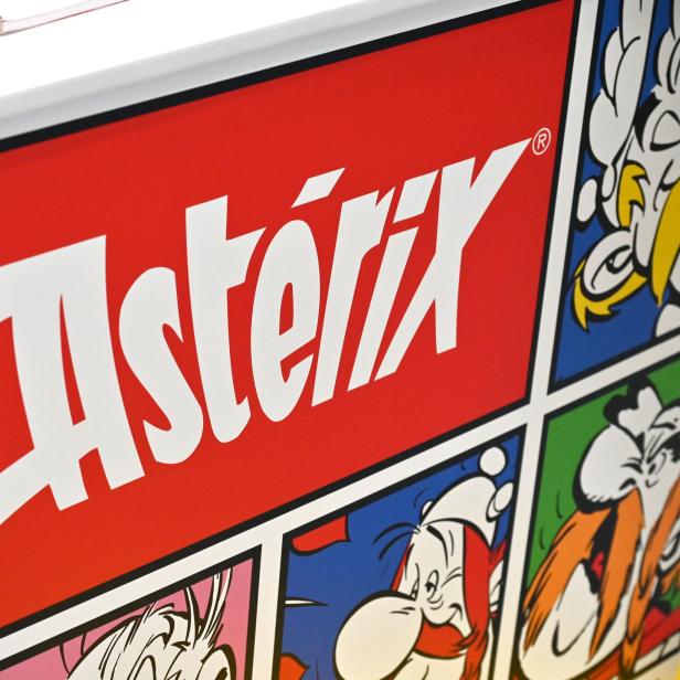 Ein Comic-Panel mit Bildern von Asterix-Figuren.