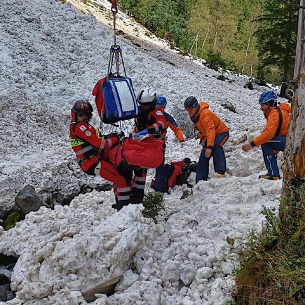 Nach Wintereinbruch: Die Lawinengefahr am Wanderweg bleibt