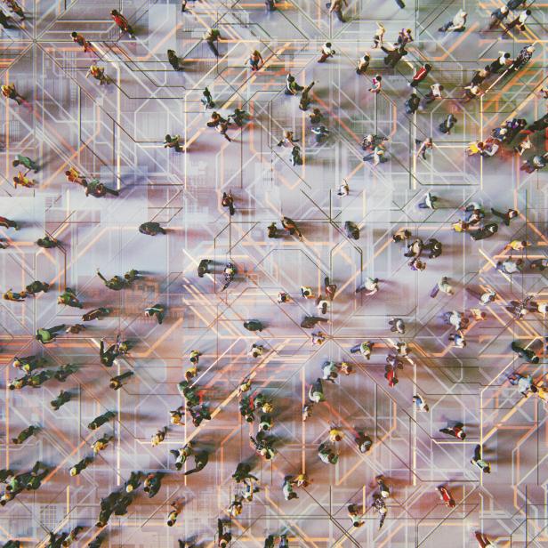 Viele Menschen gehen aus der Vogelperspektive über ein abstrakt gemustertes, vernetztes Areal.
