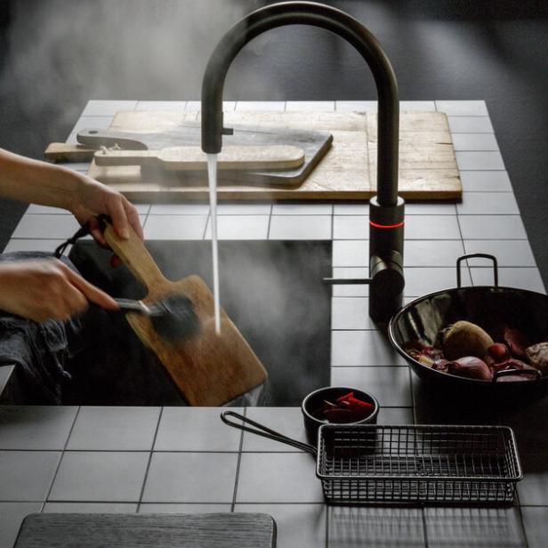 Kochendes Wasser aus dem Quooker-Wasserhahn.