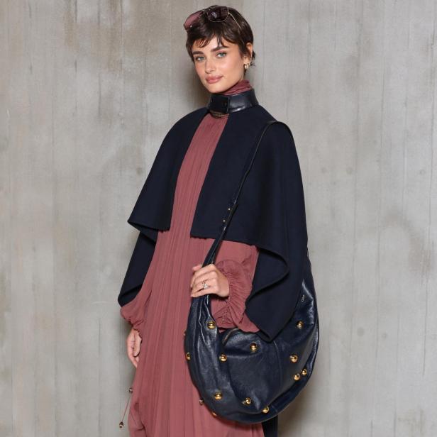 Taylor Hill bei der Chloé Womenswear Spring-Summer 2025 Show in Paris.