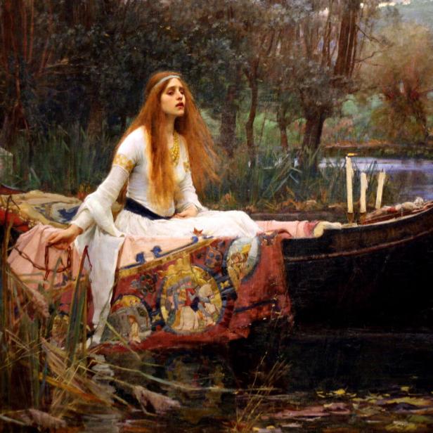 Gemälde von Waterhouse: Die Dame von Shalott sitzt in einem Boot auf einem Fluss.