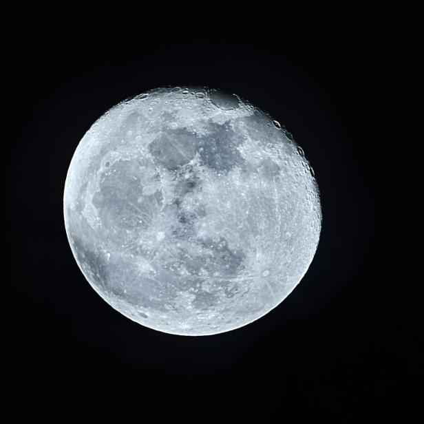 Ein detailliertes Bild des Super-Vollmonds.