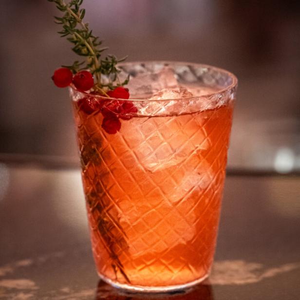 Ein Cocktail namens „Cranberry Bliss“ aus der Donnersmarkt Bar.