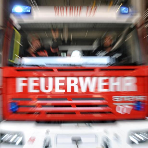 Großeinsatz der Feuerwehr: Lagerhalle in Niederösterreich in Vollbrand