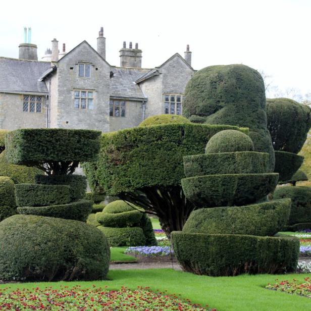 Der Topiary-Garten von Levens Hall im englischen Lake District.