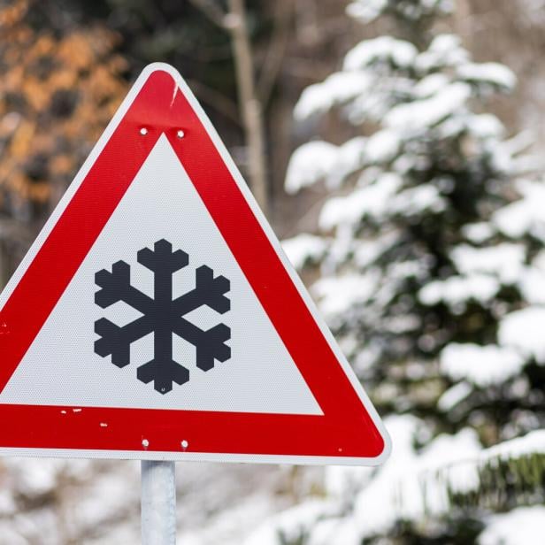 Dichter Schneefall ließ Autofahrer am Arlberg stranden