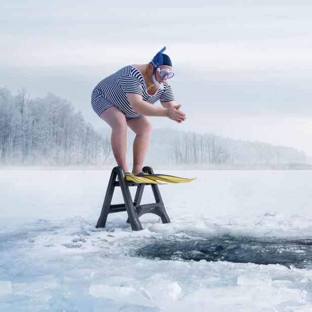 Ob kaltes Duschen, eisiges Winterbaden oder belebendes Kneippen – der Schritt in die Kälte lohnt sich auch für bekennende Warmduscher.