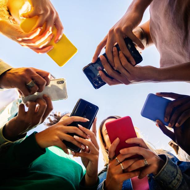 Warum die Mobilfunktarife jetzt stark steigen und wie Kunden sparen können