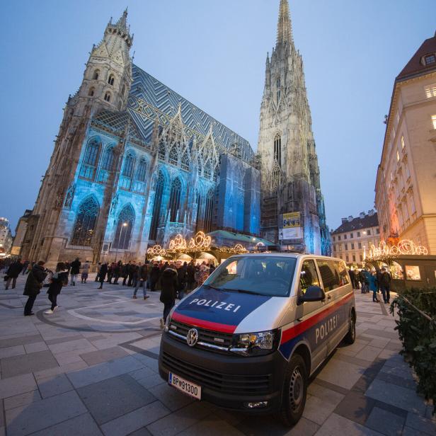 Terrorschutz: Sturmgewehre und Poller auf Christkindlmärkten