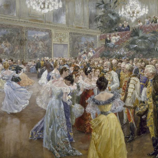 Das Gemälde zeigt einen Ballsaal voller Menschen in festlicher Kleidung.