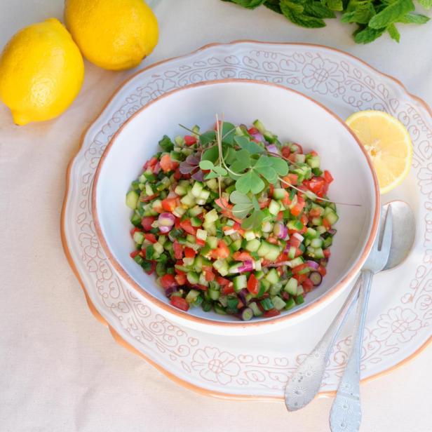 Salat Shirazi: Tomaten-Gurken-Salat mit Minze.