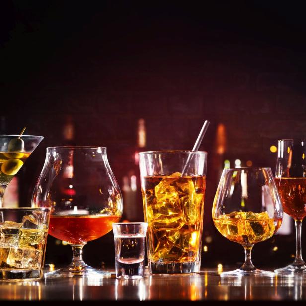 Cocktails, Sekt und Wein sind beliebte Silvesterbegleiter. Sie können den Säure-Basen-Haushalt jedoch aus dem Gleichgewicht bringen.