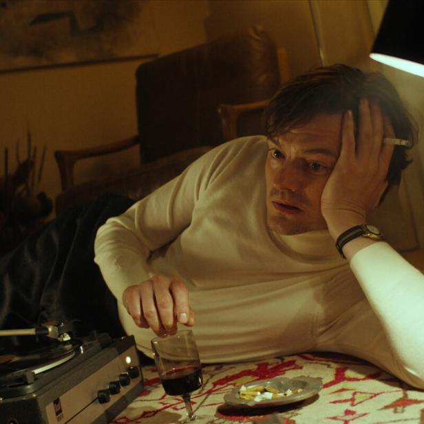 Sam Riley als genialer, aber emotional instabiler Choreograf John Cranko (derzeit im Kino) 