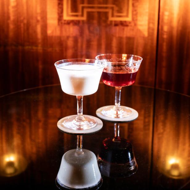 Royales Cocktailpärchen: Edward VIII ist der rote Part aus der Bristol-Bar, zu dem der weiße Wallis Simpson gehört.