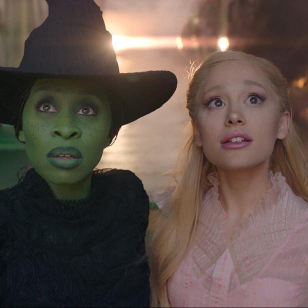 Cynthia Erivo als Elphaba und Ariana Grande als Glinda in „Wicked“.