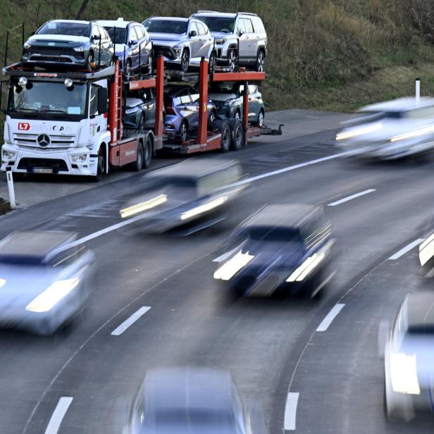 ++ THEMENBILD ++ AUTOS / KFZ / VERKEHR