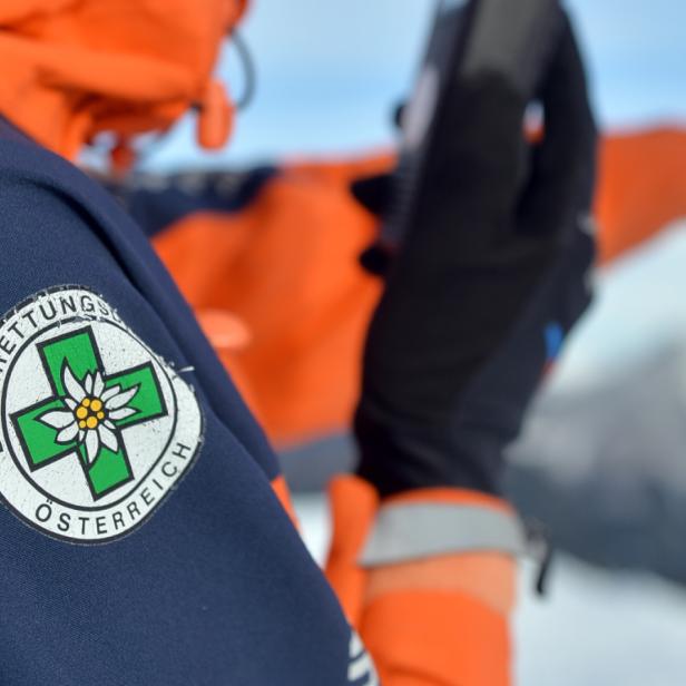 Die Bergrettung rettete einen Mann aus einer Gletscherspalte in Tirol